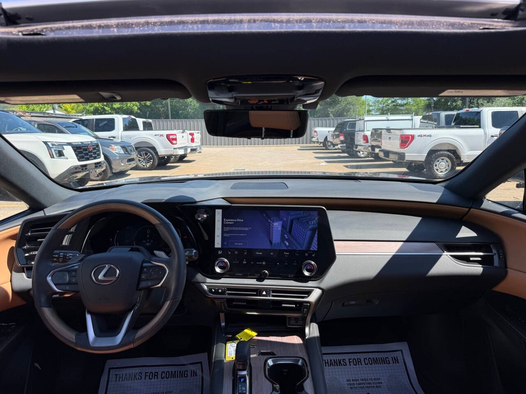 Lexus RX Vehicle Full-screen Gallery Image 17