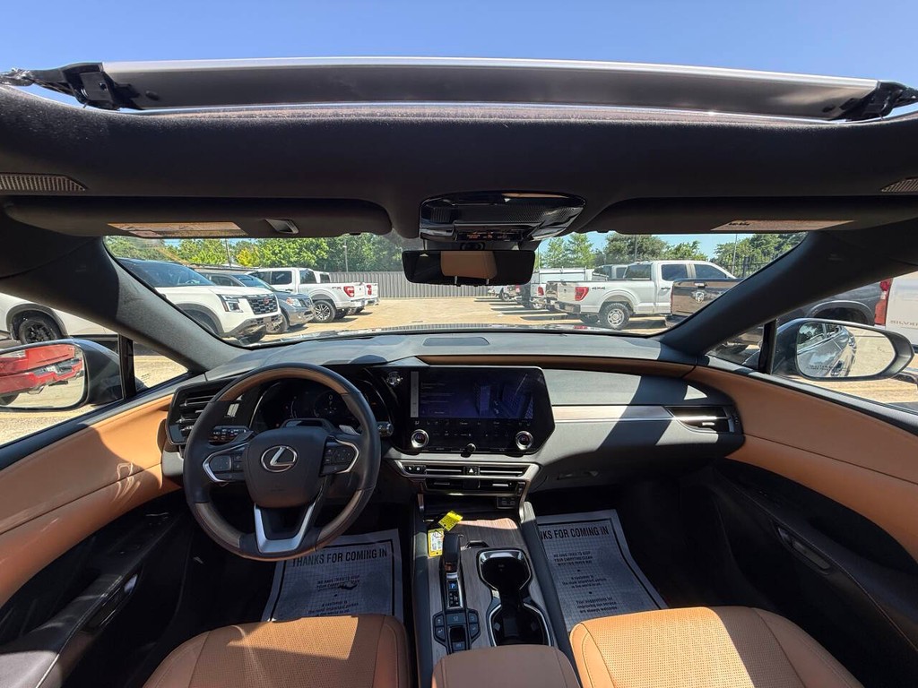 Lexus RX Vehicle Full-screen Gallery Image 18