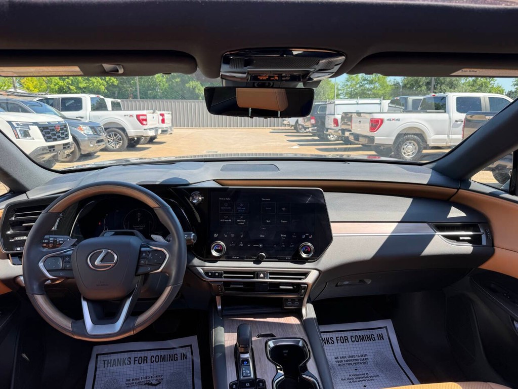 Lexus RX Vehicle Full-screen Gallery Image 21