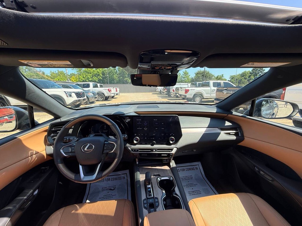 Lexus RX Vehicle Full-screen Gallery Image 22