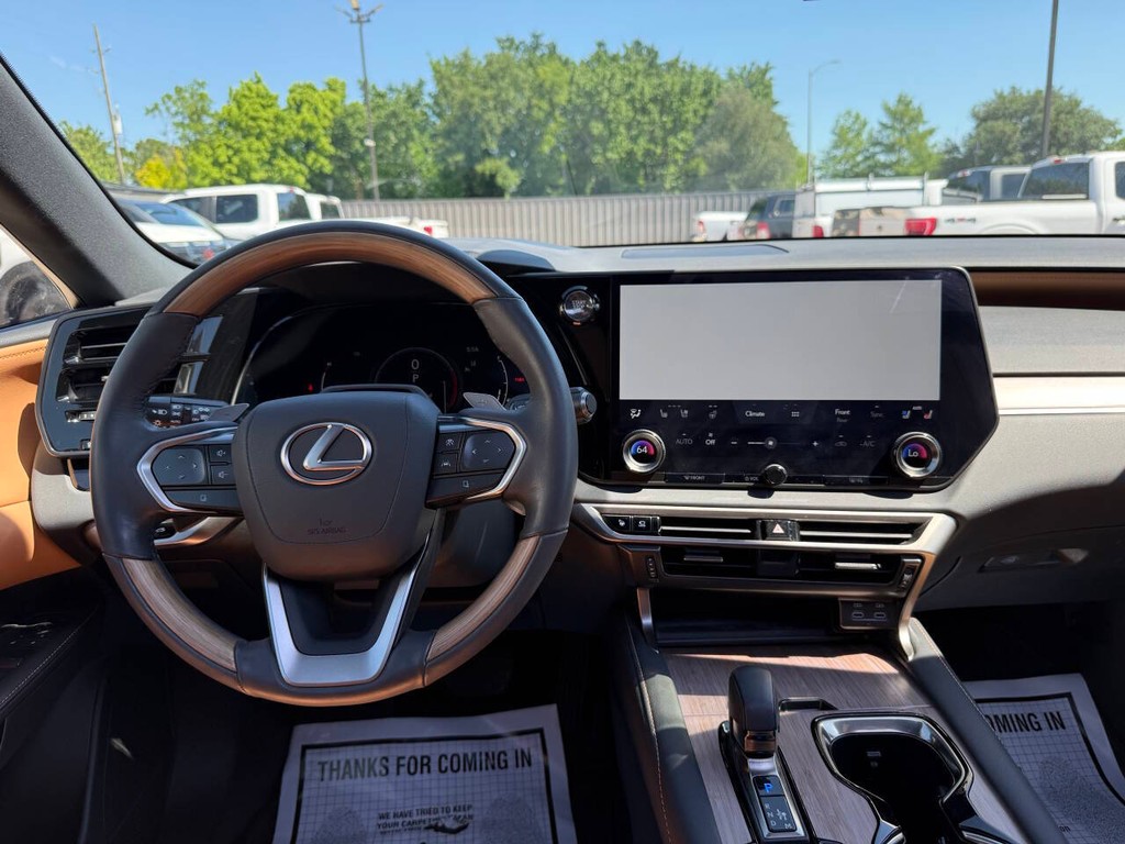 Lexus RX Vehicle Full-screen Gallery Image 25