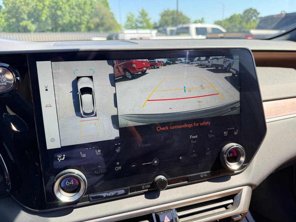 Lexus RX Vehicle Full-screen Gallery Image 29