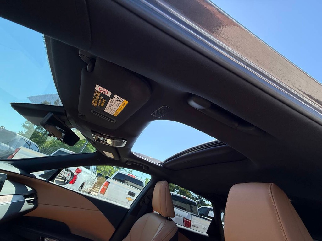 Lexus RX Vehicle Full-screen Gallery Image 33