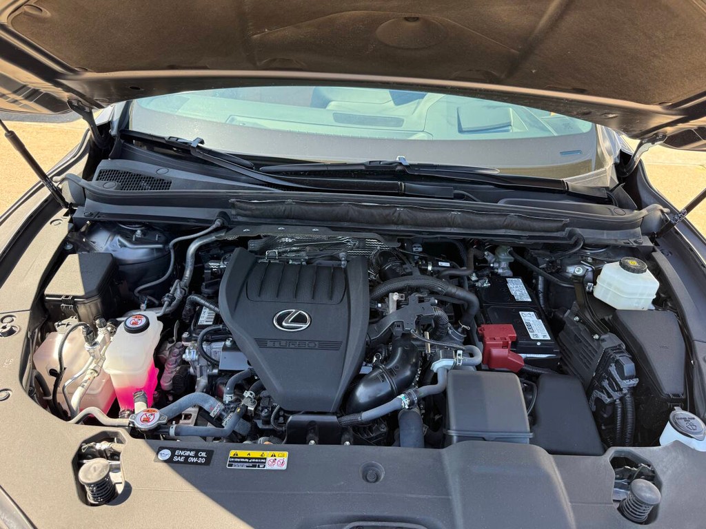 Lexus RX Vehicle Full-screen Gallery Image 38