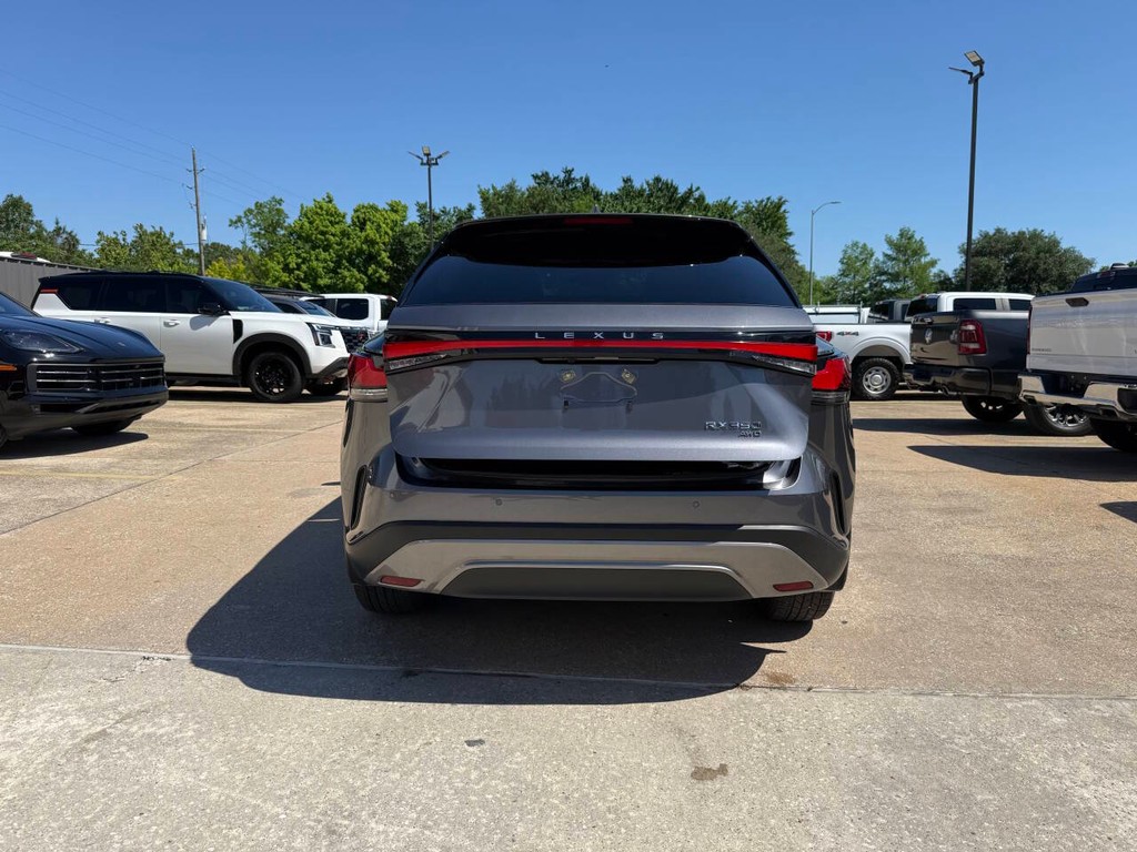 Lexus RX Vehicle Full-screen Gallery Image 42