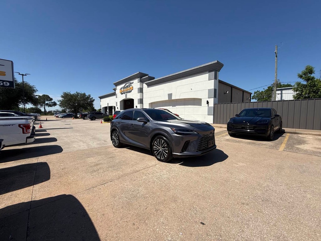 Lexus RX Vehicle Full-screen Gallery Image 47