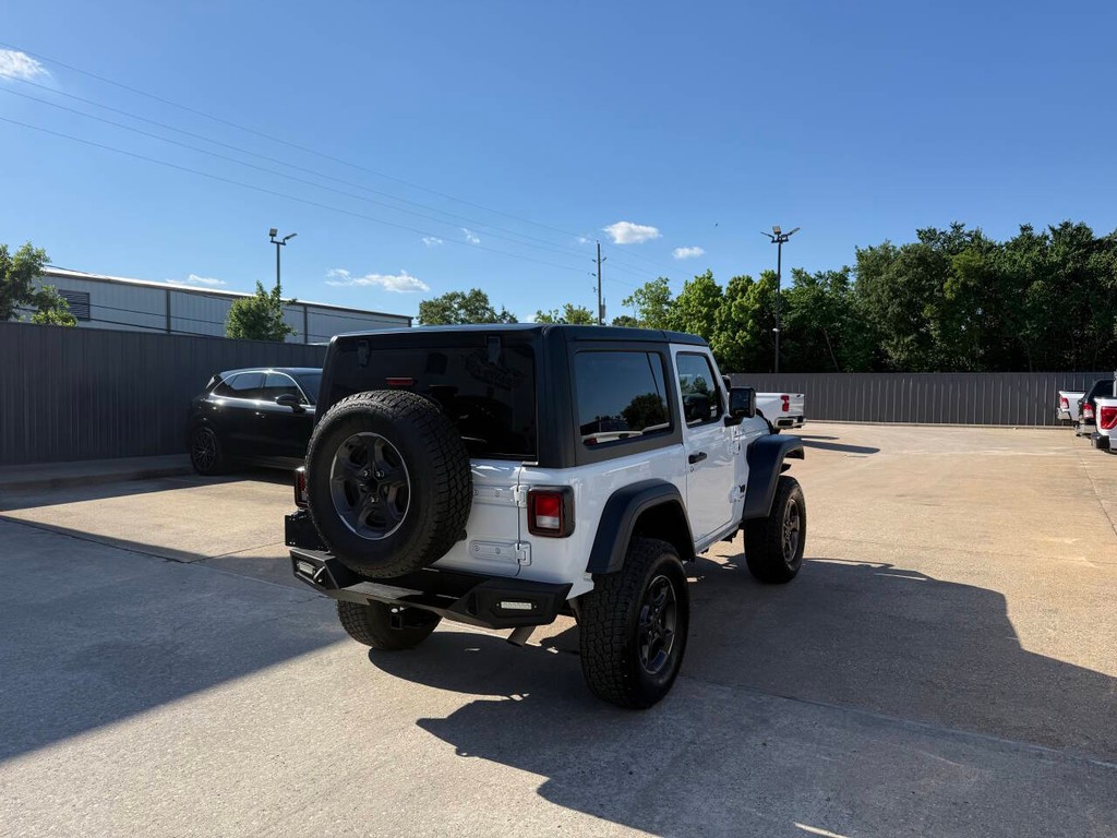 Jeep Wrangler Vehicle Full-screen Gallery Image 05