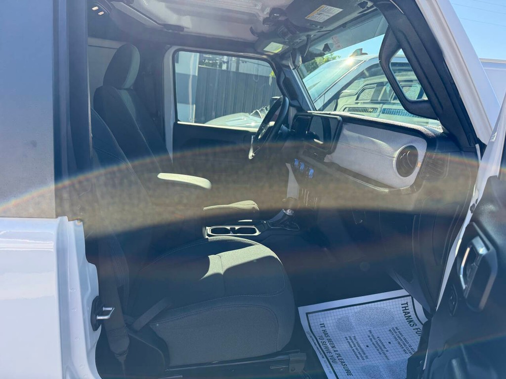 Jeep Wrangler Vehicle Full-screen Gallery Image 10