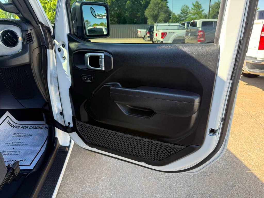 Jeep Wrangler Vehicle Full-screen Gallery Image 12