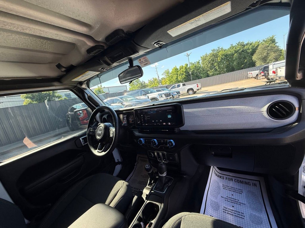 Jeep Wrangler Vehicle Full-screen Gallery Image 14
