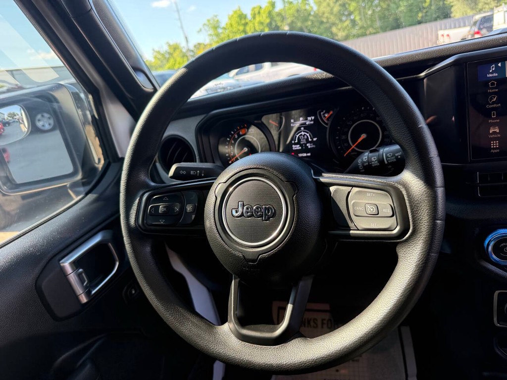 Jeep Wrangler Vehicle Full-screen Gallery Image 16