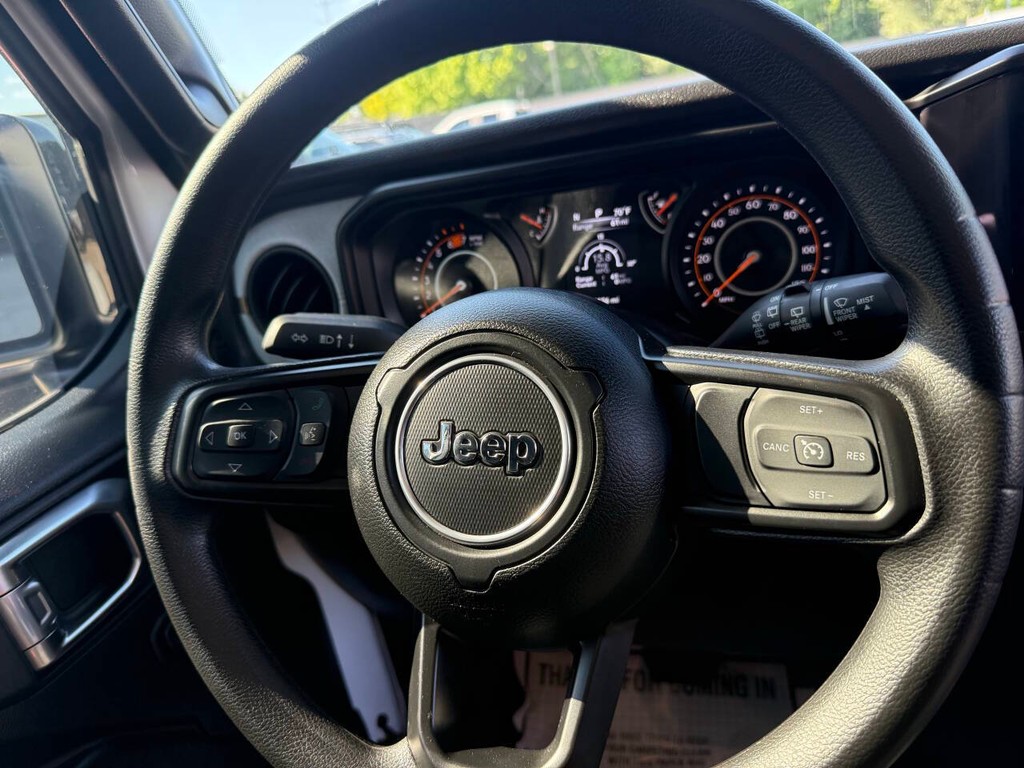 Jeep Wrangler Vehicle Full-screen Gallery Image 17