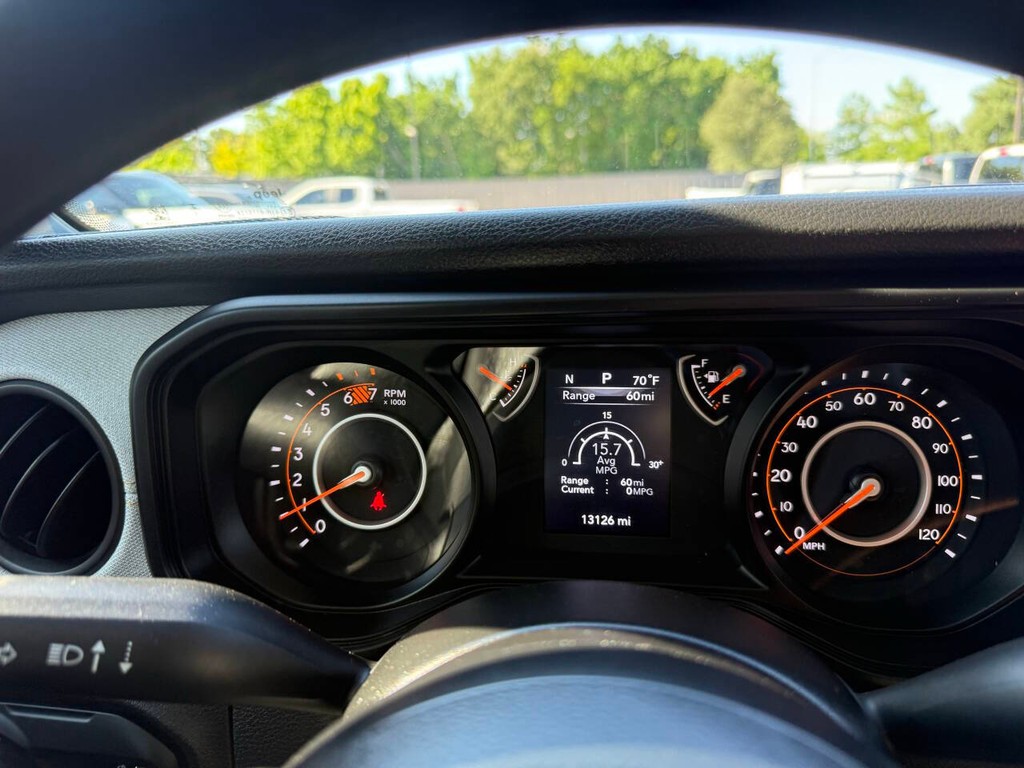 Jeep Wrangler Vehicle Full-screen Gallery Image 25