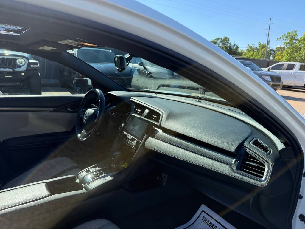 Honda Civic Hatchback Vehicle Full-screen Gallery Image 09