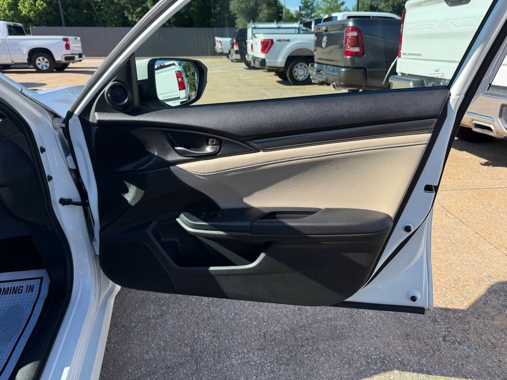 Honda Civic Hatchback Vehicle Full-screen Gallery Image 11