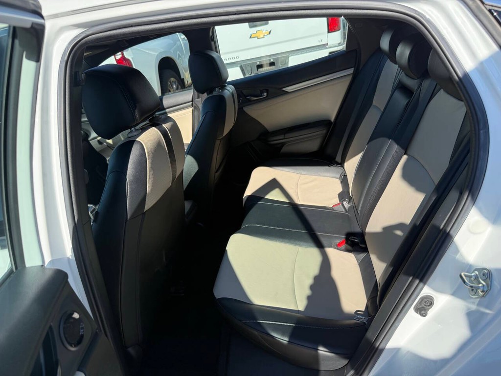 Honda Civic Hatchback Vehicle Full-screen Gallery Image 13