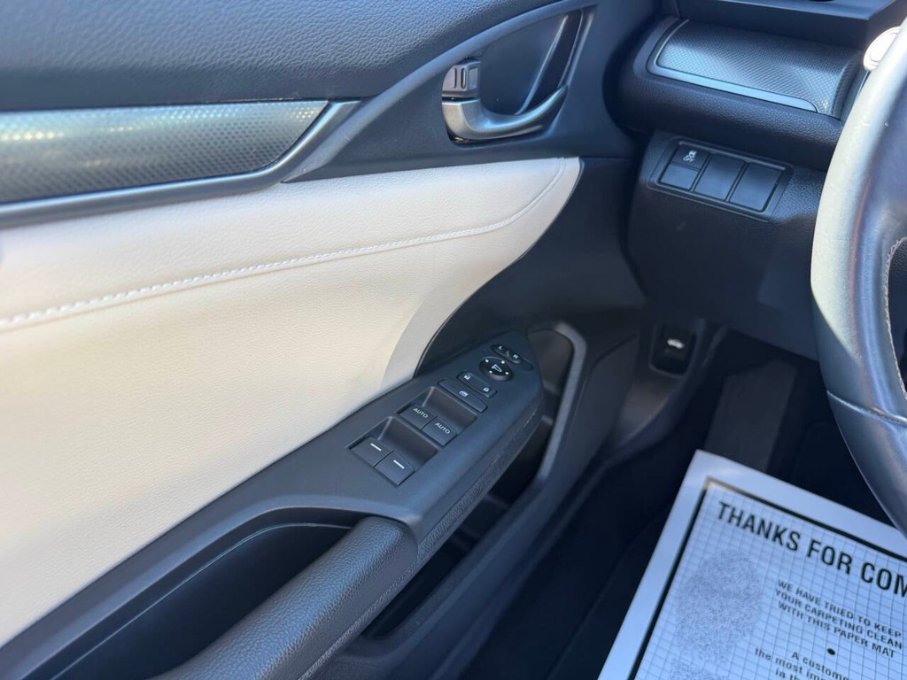 Honda Civic Hatchback Vehicle Full-screen Gallery Image 31