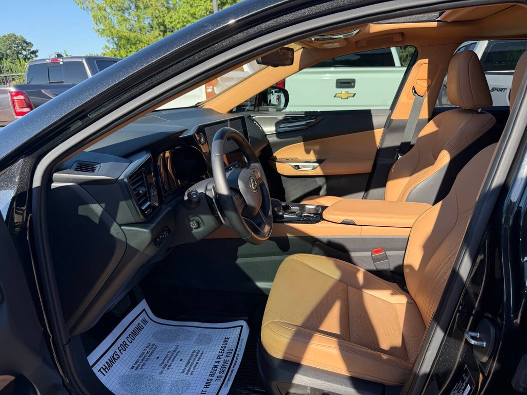 Lexus NX 250 Vehicle Full-screen Gallery Image 07