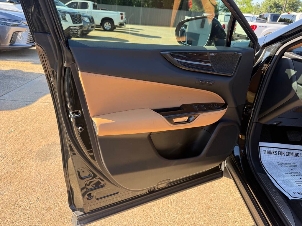 Lexus NX 250 Vehicle Full-screen Gallery Image 08