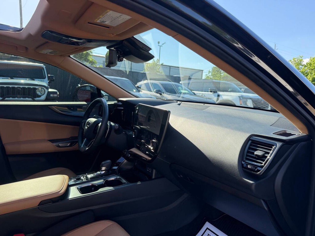 Lexus NX 250 Vehicle Full-screen Gallery Image 09