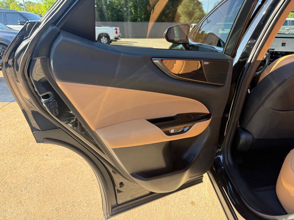 Lexus NX 250 Vehicle Full-screen Gallery Image 14