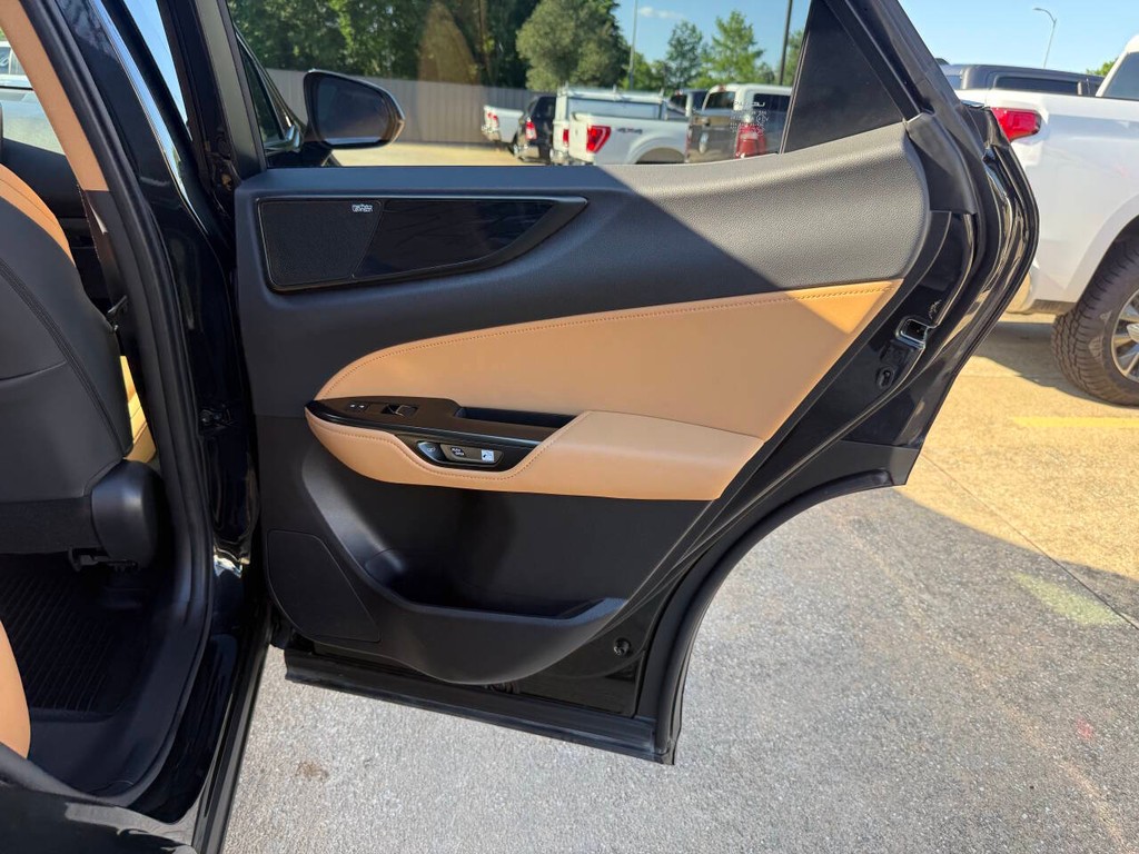 Lexus NX 250 Vehicle Full-screen Gallery Image 16