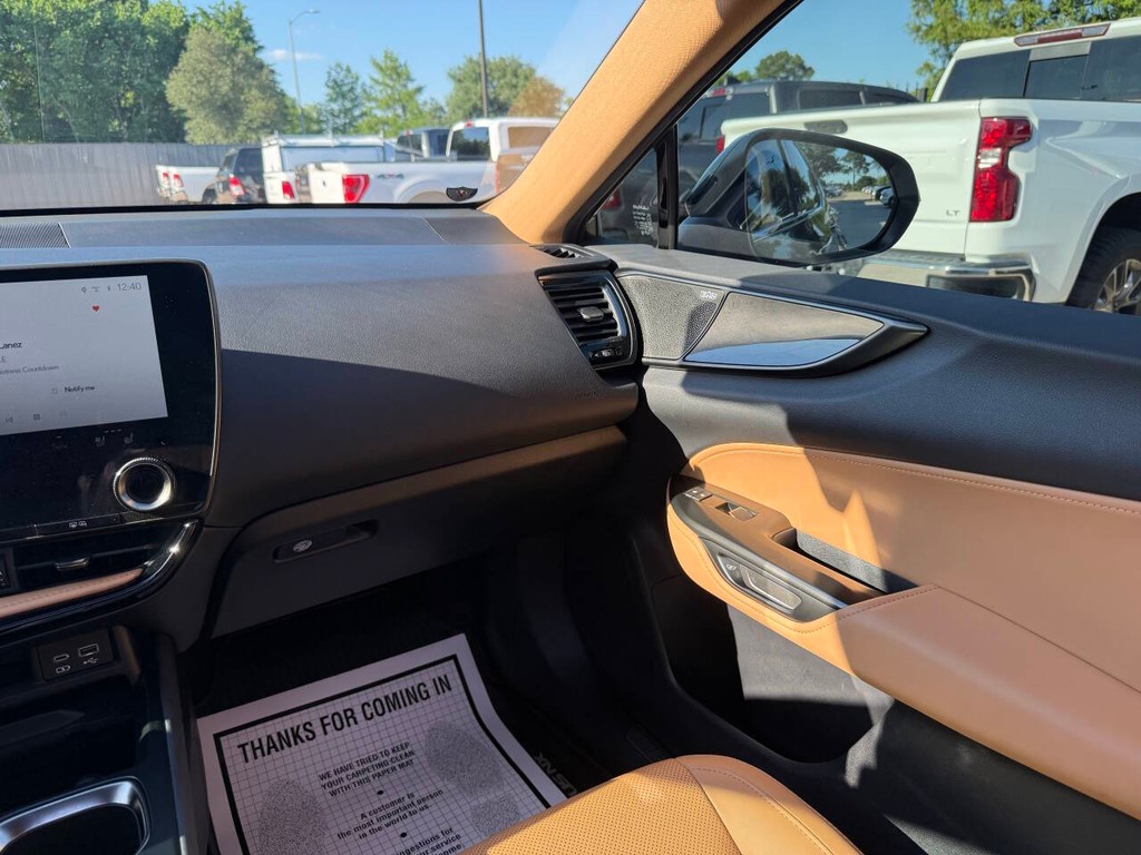 Lexus NX 250 Vehicle Full-screen Gallery Image 20