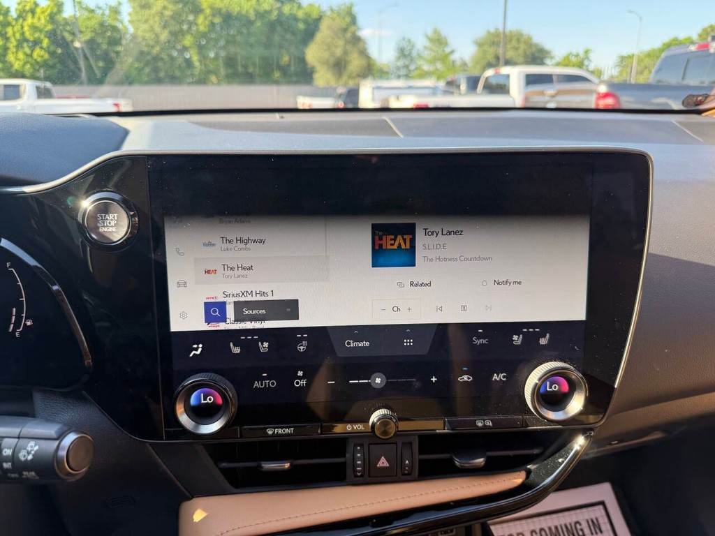 Lexus NX 250 Vehicle Full-screen Gallery Image 24