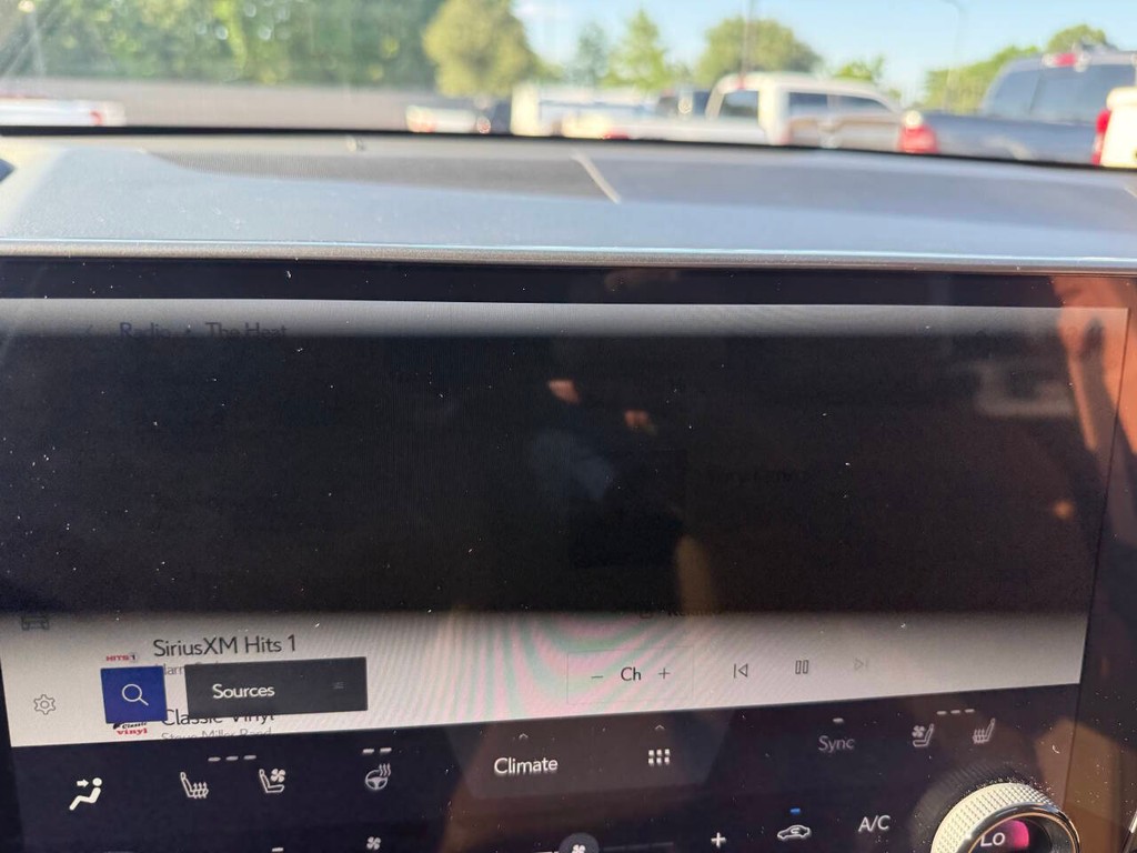 Lexus NX 250 Vehicle Full-screen Gallery Image 25