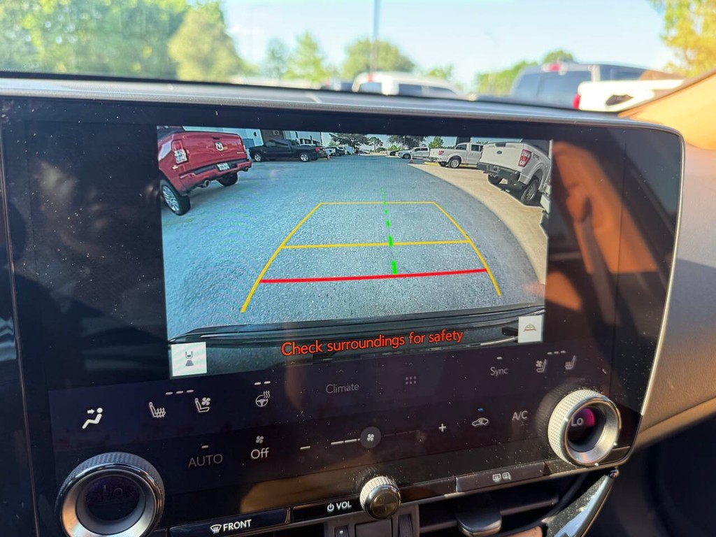 Lexus NX 250 Vehicle Full-screen Gallery Image 26