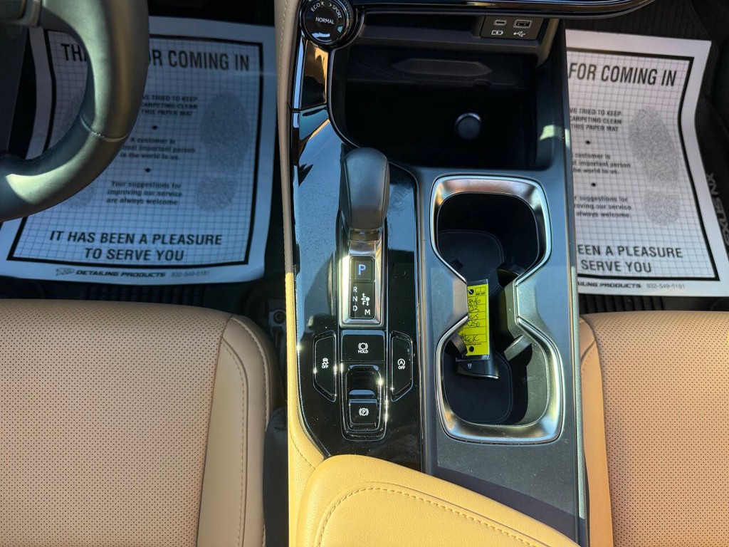 Lexus NX 250 Vehicle Full-screen Gallery Image 29