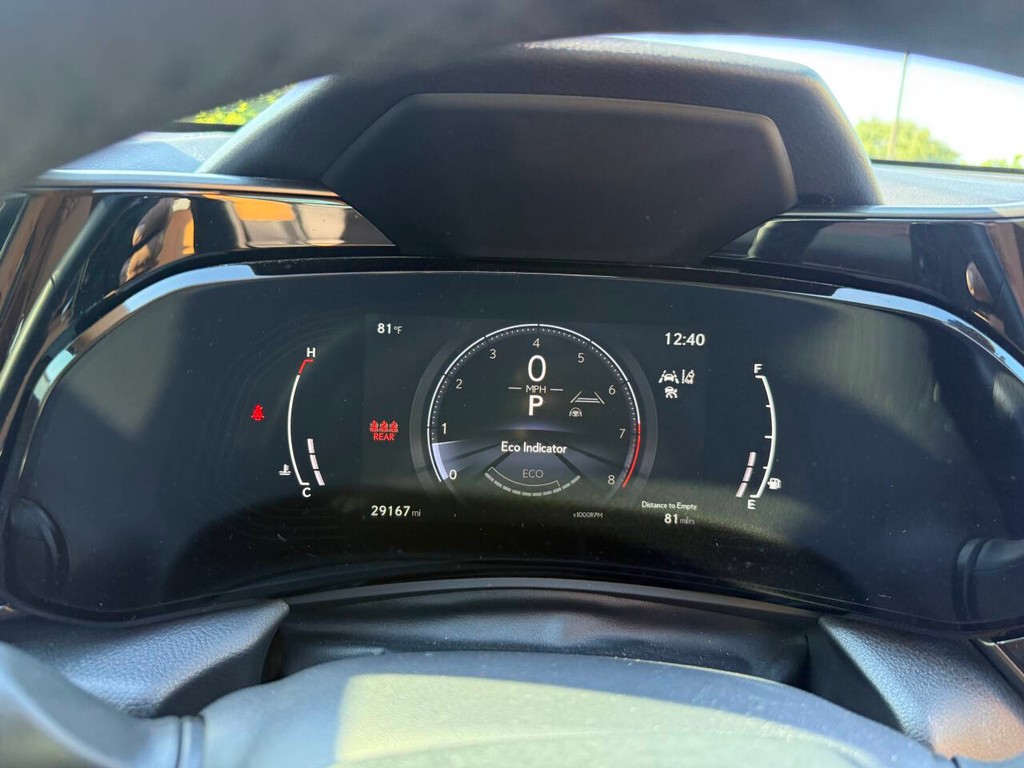 Lexus NX 250 Vehicle Full-screen Gallery Image 32