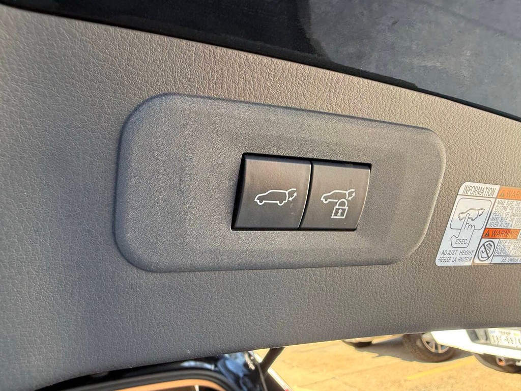 Lexus NX 250 Vehicle Full-screen Gallery Image 38