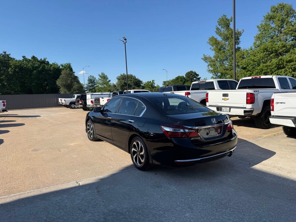 Honda Accord Vehicle Full-screen Gallery Image 04