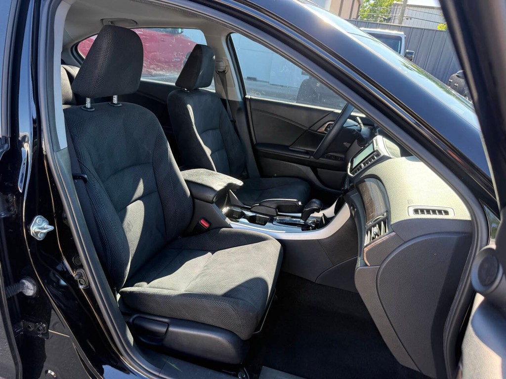 Honda Accord Vehicle Full-screen Gallery Image 10