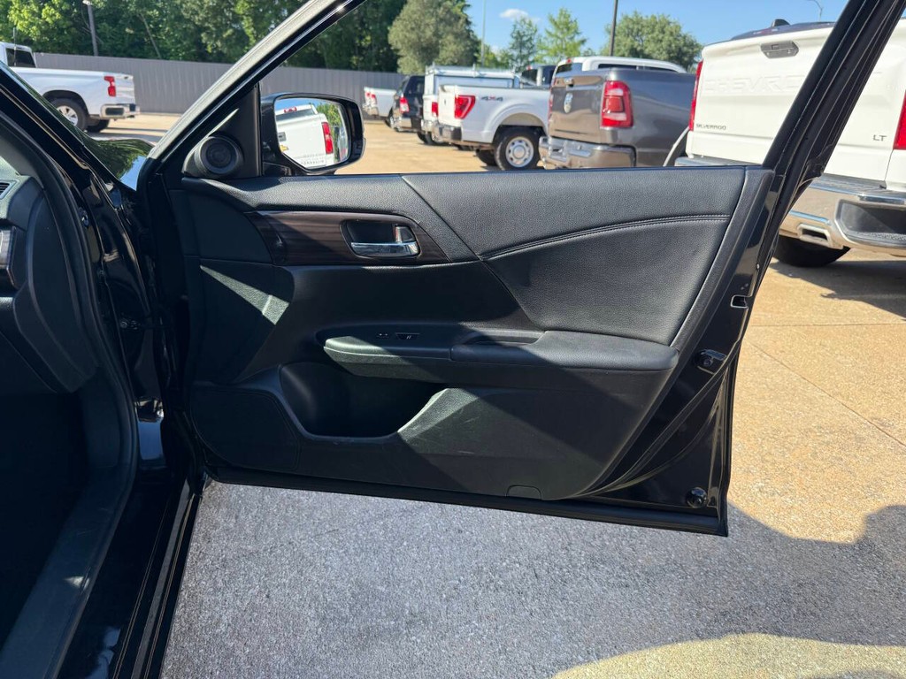 Honda Accord Vehicle Full-screen Gallery Image 11