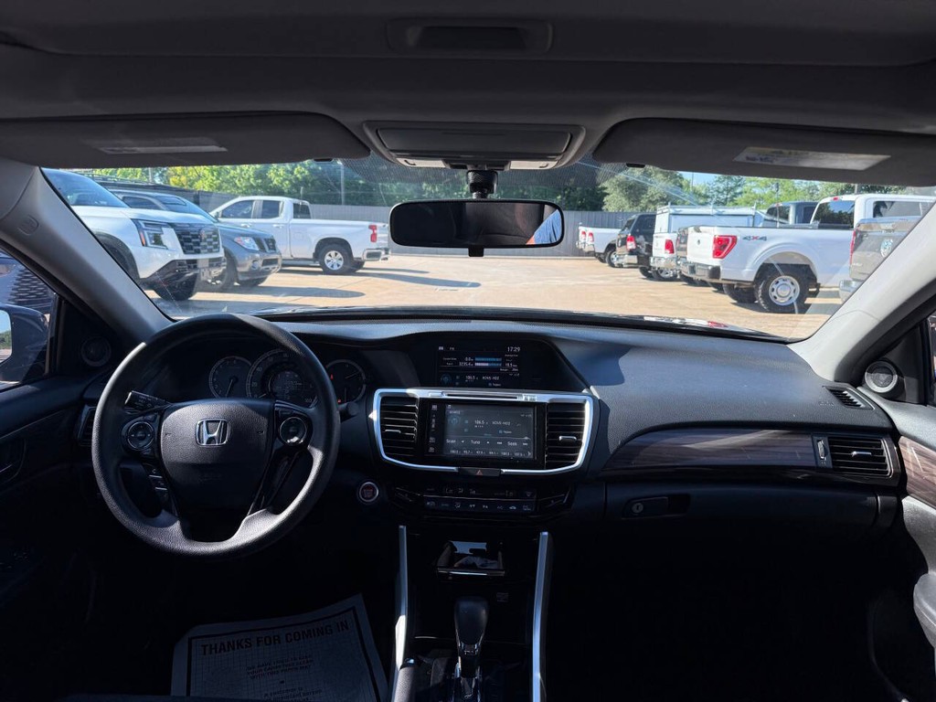 Honda Accord Vehicle Full-screen Gallery Image 17