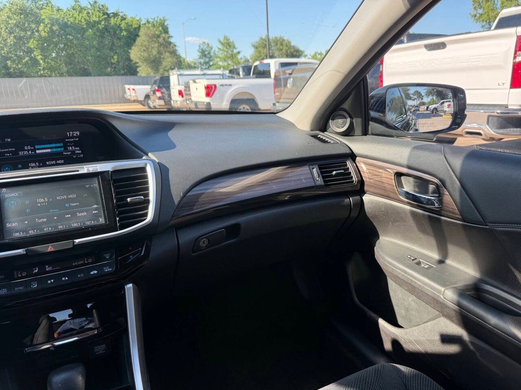 Honda Accord Vehicle Full-screen Gallery Image 20