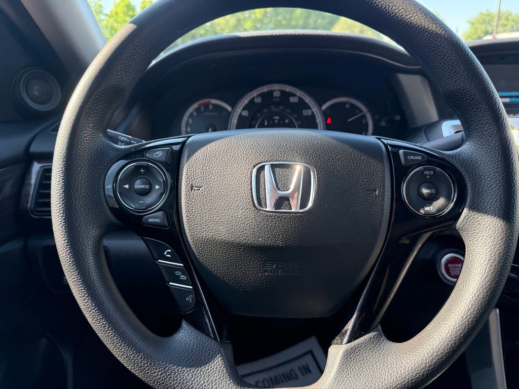 Honda Accord Vehicle Full-screen Gallery Image 23