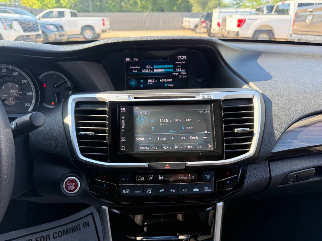 Honda Accord Vehicle Full-screen Gallery Image 24