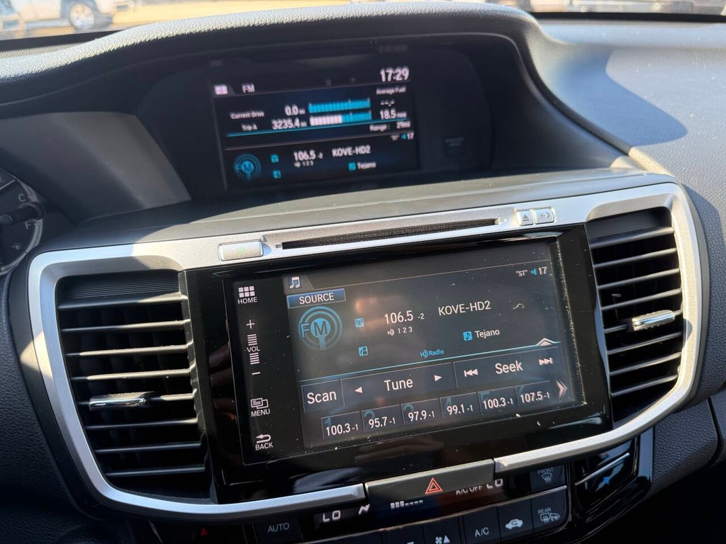 Honda Accord Vehicle Full-screen Gallery Image 26