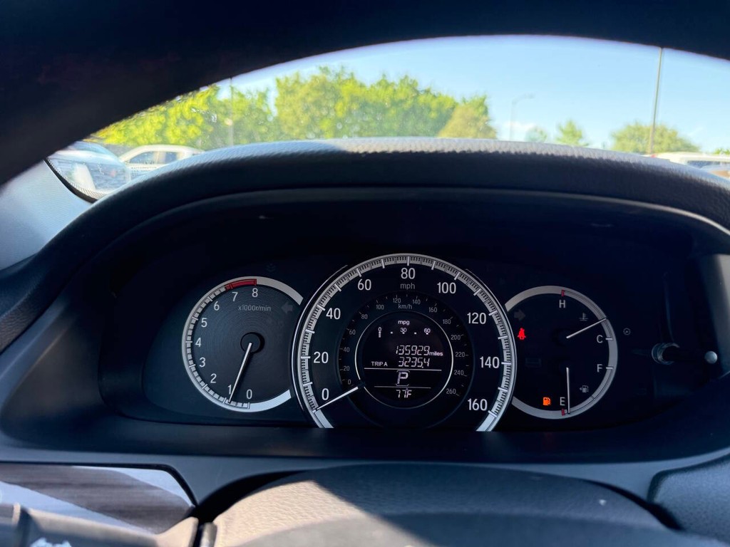 Honda Accord Vehicle Full-screen Gallery Image 32