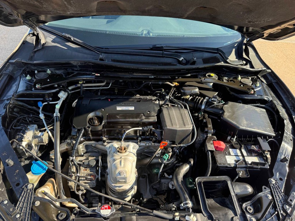 Honda Accord Vehicle Full-screen Gallery Image 35