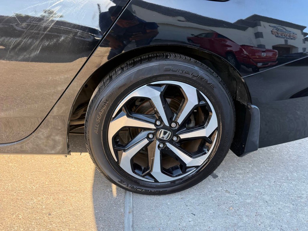 Honda Accord Vehicle Full-screen Gallery Image 36