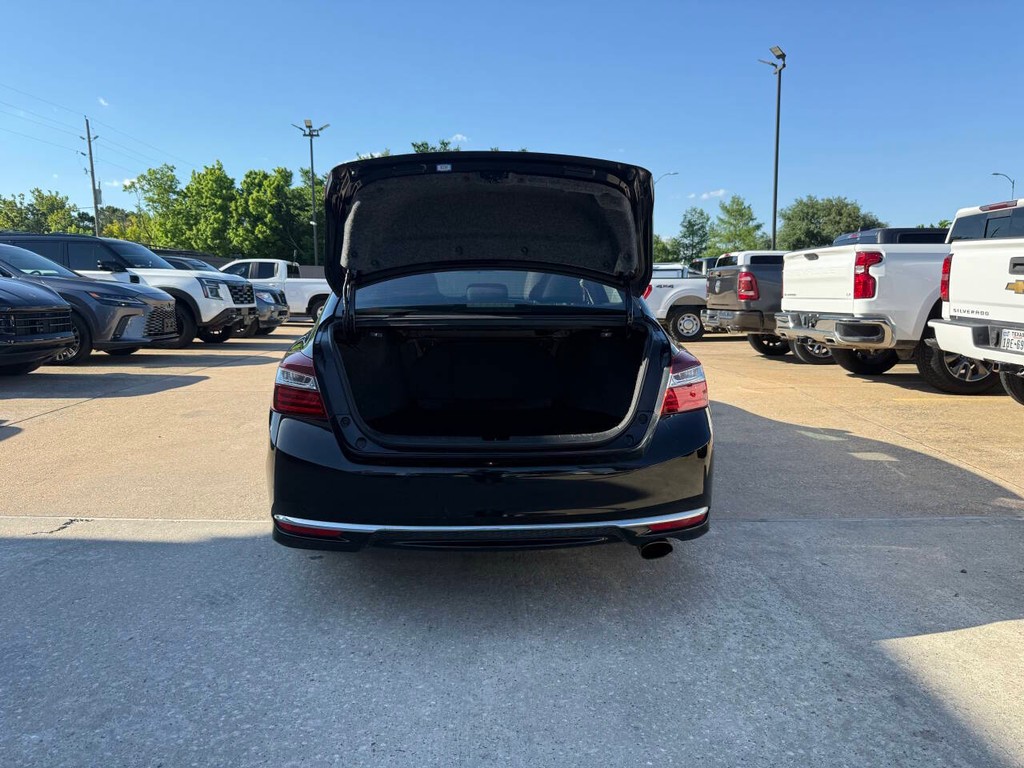 Honda Accord Vehicle Full-screen Gallery Image 37