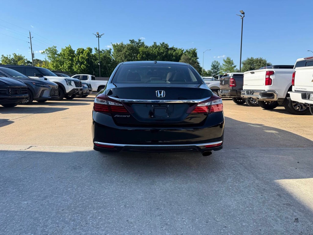 Honda Accord Vehicle Full-screen Gallery Image 38