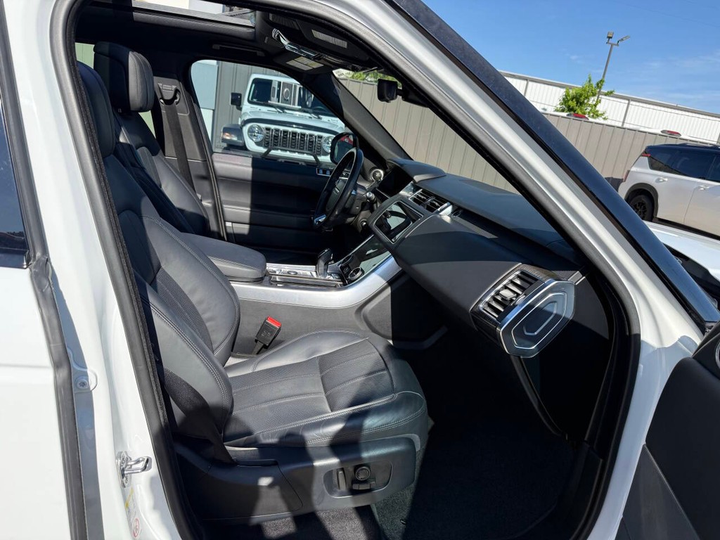 Land Rover Range Rover Sport Vehicle Full-screen Gallery Image 10