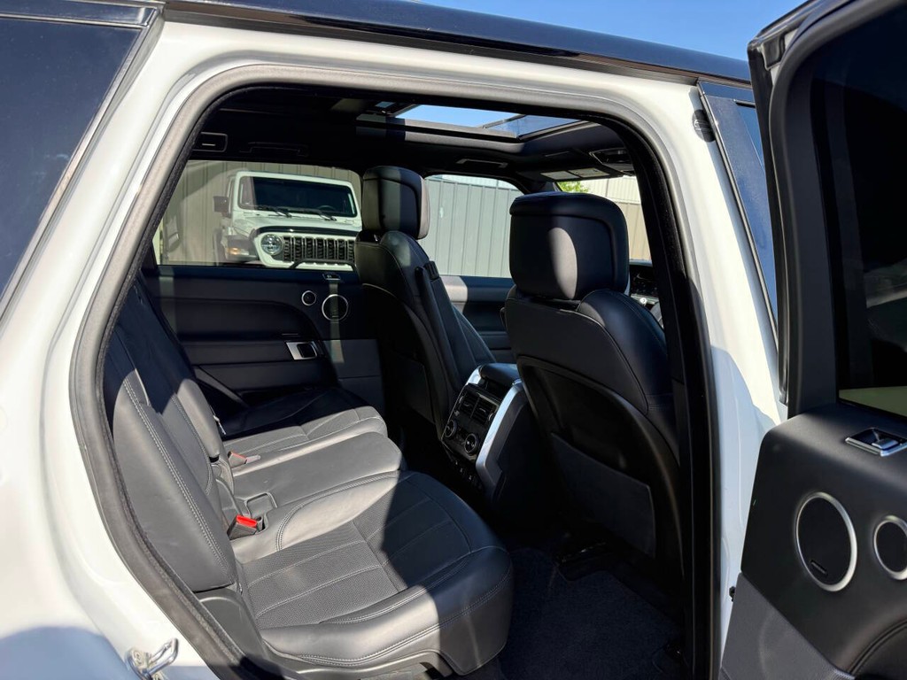 Land Rover Range Rover Sport Vehicle Full-screen Gallery Image 14