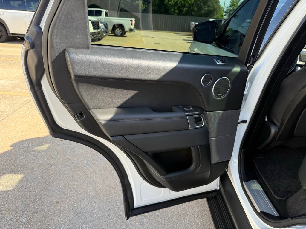 Land Rover Range Rover Sport Vehicle Full-screen Gallery Image 15