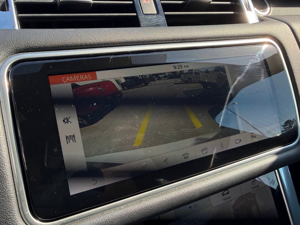 Land Rover Range Rover Sport Vehicle Full-screen Gallery Image 23